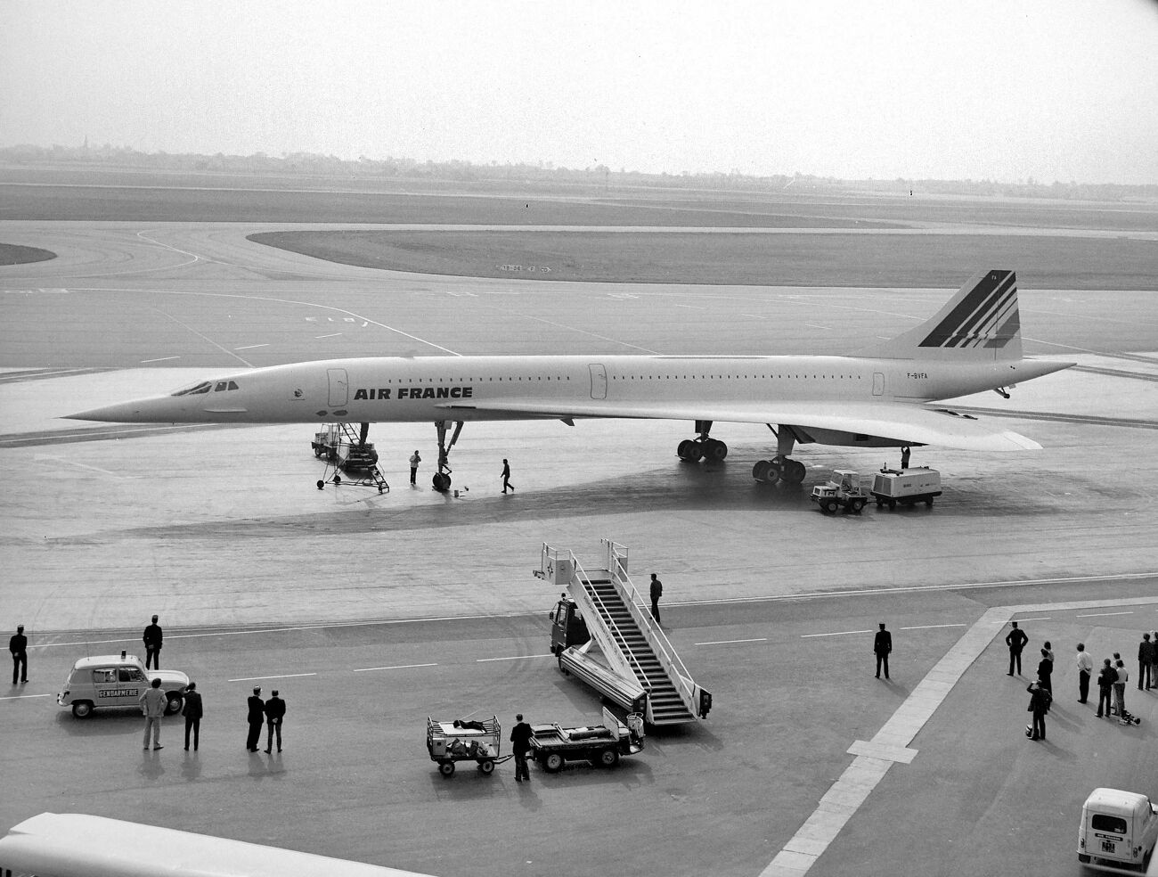 Le Concorde à l'aéroport Saint-Exupéry (ex-Lyon-Satolas, Rhône). Avril 1976