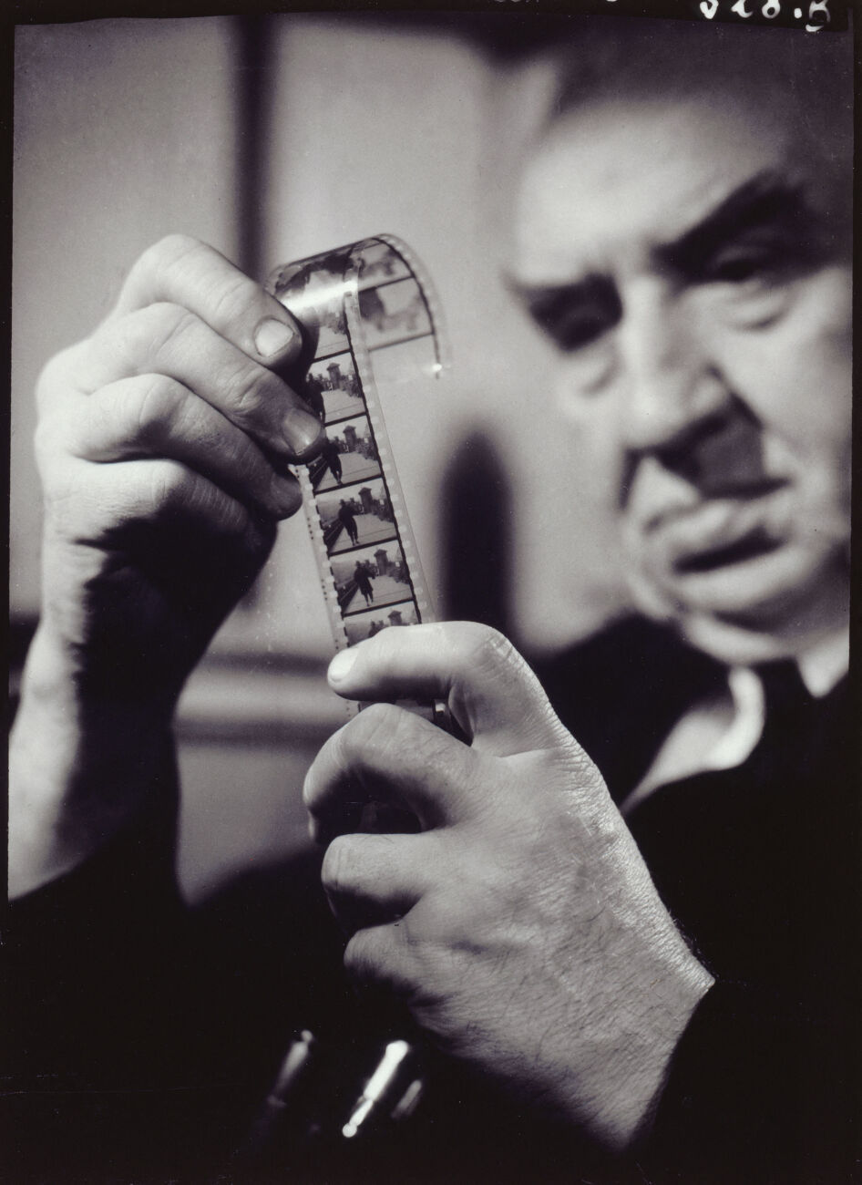 Louis Lumière (1864-1948), chimiste et industriel français, pionnier du cinéma, 1935. Photographie de Walter Limot (1902-1984). Paris, musée Carnavalet