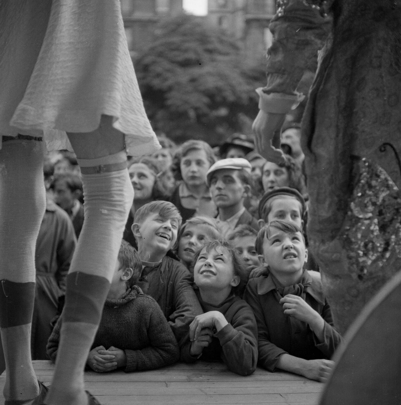 Fête foraine : spectateurs. France, vers 1935