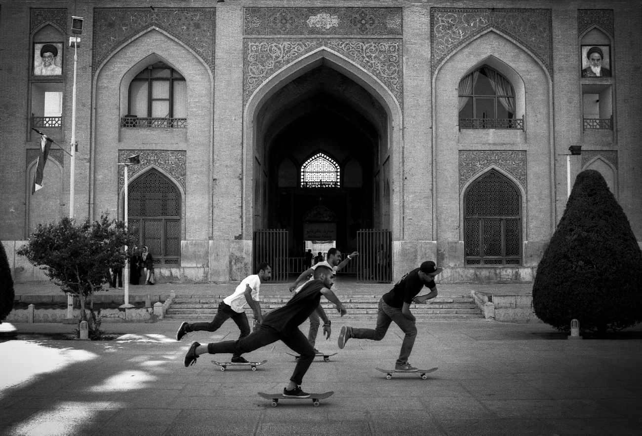 Bande de skateurs à Ispahan