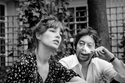 Serge Gainsbourg (1928-1991), chanteur et compositeur français et Jane Birkin (née en 1946), chanteuse et actrice anglaise. Paris, 1971. Photographie de Georges Kelaïditès (1932-2015)