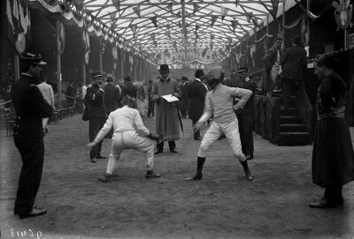 Championnat d'escrime pour sous-officiers. Semaine d'escrime aux Tuileries. Paris, 9 mai 1914
