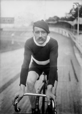 Léon Georget (1879-1949), coureur cycliste français. 1912