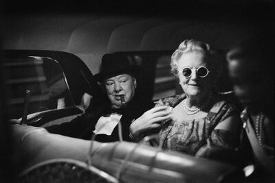 Winston Churchill (1874-1965), homme politique britannique et son épouse. A droite : Tina Onassis. Monte-Carlo (Principauté de Monaco), juillet 1959