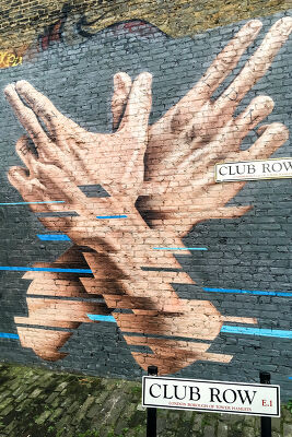 Street Art Hands like a dove