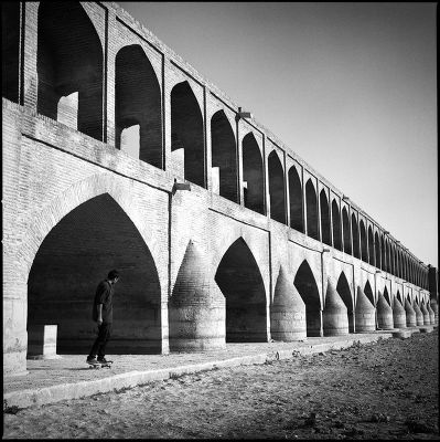 Le skateur du pont aux 33 arches, Ispahan